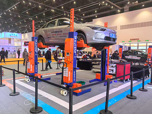 New energy special lift to help Beijing Yasen exhibition