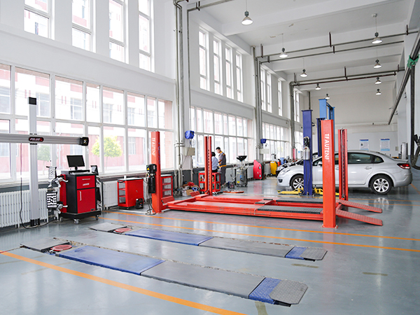 How to Choose the Right Four-Post Car Lift for Your Auto Repair Shop？